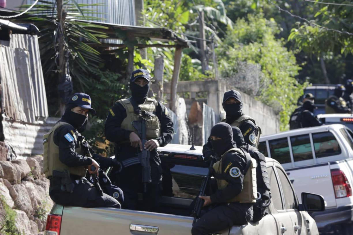 Aseguran que en algunos barrios y colonias no se observa la presencia policial. Asimismo, que los entes de seguridad deben realizar el trabajo asignado en horarios laborables y no en horas de la noche, como lo hacen en este período de excepción.