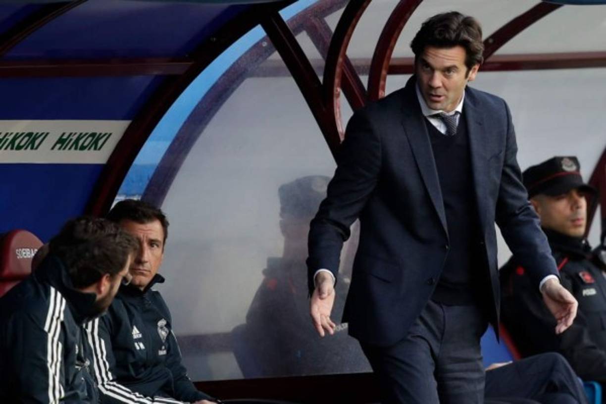 Solari no la pasó nada bien en el banquillo. El sufrimiento del técnico del Real Madrid fue evidente.
