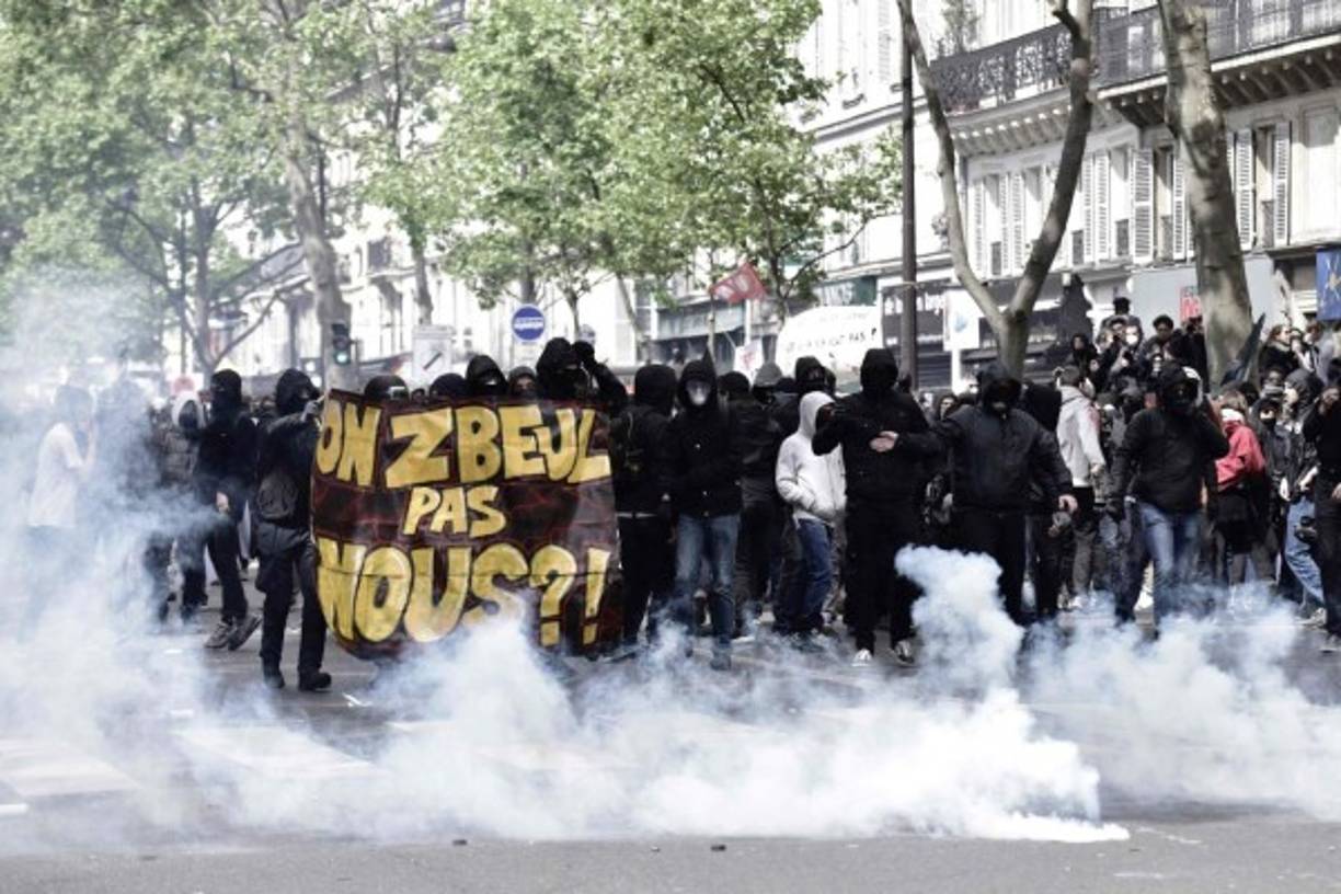 Por otro lado, la Confederación Francesa de Trabajadores (CFDT, primer sindicato del país) y la Unión Nacional de Sindicatos Autónomos habían organizado un acto esta mañana en la plaza de Estalingrado, a la que acudieron varios cientos de personas.