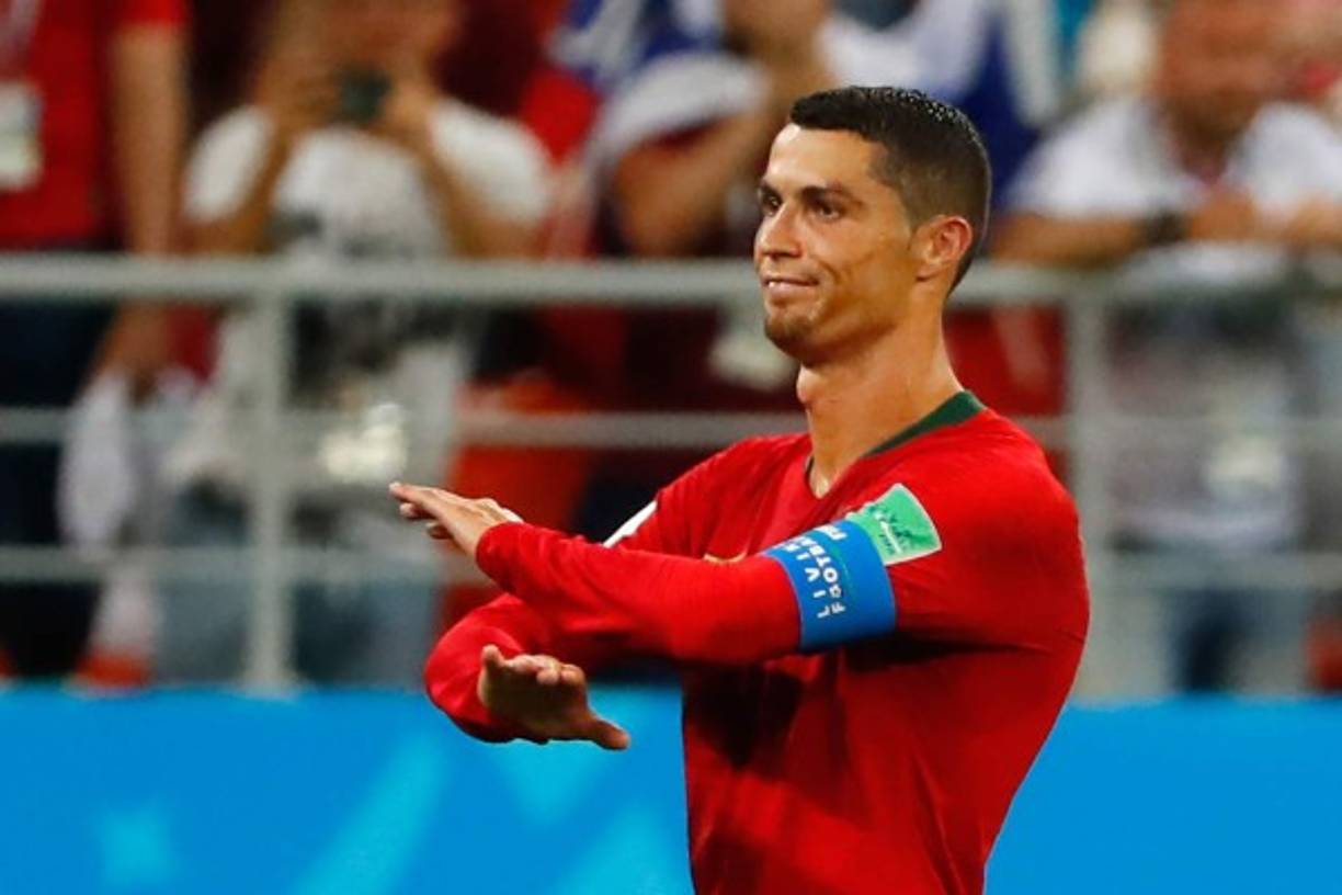 ¿Burla a los iraníes? Tras el pitazo final, Cristiano Ronaldo sorprendió al hacer un gesto en el que dio a entender que Irán estaba ya servida en el Mundial ya que han quedado eliminados.