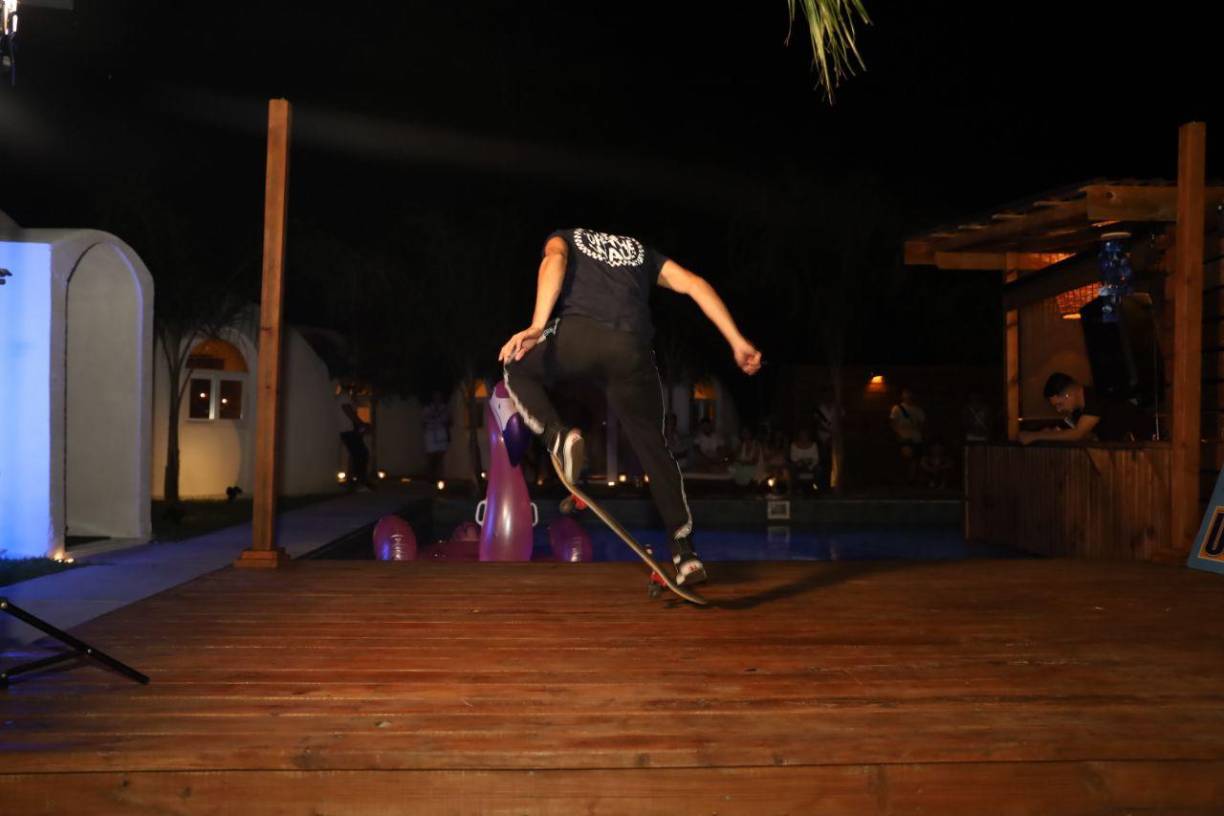 El reality puede ser visto vía Youtube, en el canal “Humanidad HN”. Capítulo 1 será transmitido el miércoles 8 de marzo; después, el capítulo 2 será el jueves 9. El tercer capítulo el viernes 10 y el evento preliminar a la gran final podrá ser visto el sábado 11 del presente mes. 