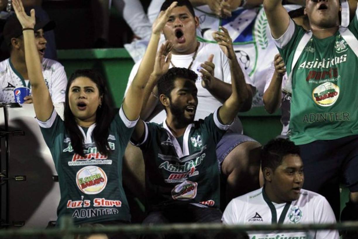 Los aficionados del Platense celebraron a lo grande el triunfo.
