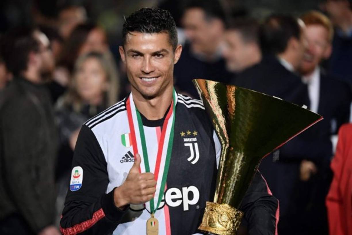 Bombazo. Según la Gazzetta dello Sport, el principal diario deportivo de Italia, señala que el delantero portugués Cristiano Ronaldo habría sugerido a la Juventus el fichaje de José Mourinho como sustituto de Allegri en el banquillo de la Juve. Al parecer CR7 quiere a Mou como DT en el cuadro italiano.