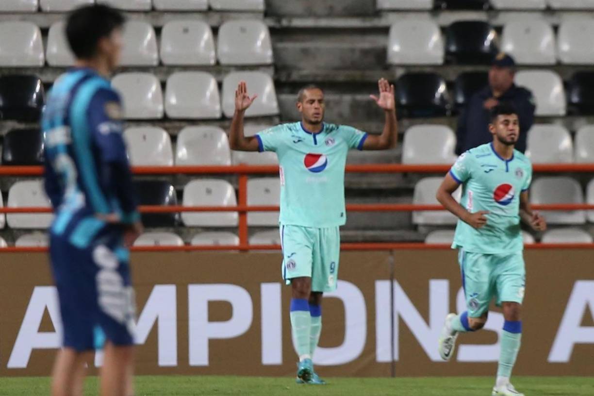 Eddie Hernández - El espigado delantero se ganó la confianza del estratega motagüense por lo que su presencia es garantizada en el juego. Fue el héroe para eliminar al Pachuca con su gol de penal y llevar al Motagua a cuartos de final.