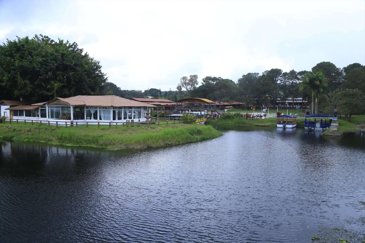 El Hotel y Finca Las Glorias ofrece variedad de actividades como paseos en caballo, piscina, recorrer senderos y paseos en lancha.