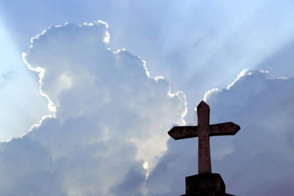 El cementerio general Apóstol San Pedro forma parte de la rica historia que posee nuestra capital industrial, por tanto es nuestro deber, cuidarlo, conservarlo y por qué no, visitarlo para aprender un poco de historia y apreciar su arquitectura.