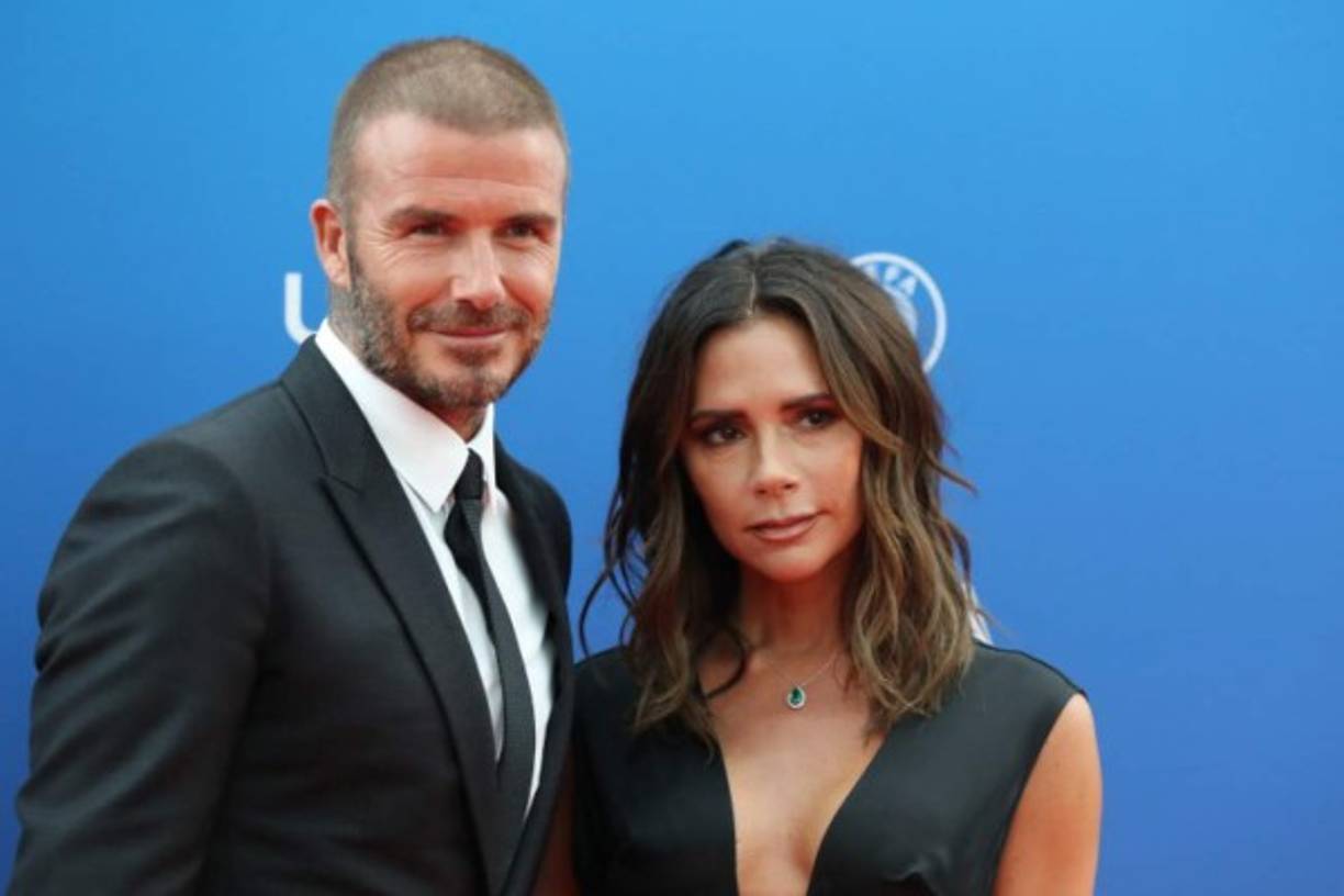 David y Victoria Beckham son una de las parejas más sólidas y éxitosas de la sociedad británica. El ex futbolista del Real Madrid y la ex cantante de las Spice Girls comparten también una gigantesca fortuna que les permite llevar una vida de lujos, que presumen con sus millones de seguidores en redes sociales.