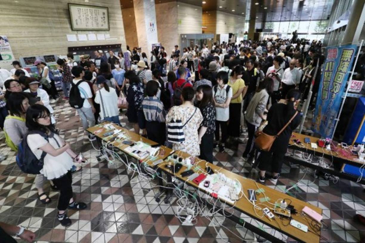 El riesgo de derrumbes de viviendas y de corrimientos de tierra puede haber aumentado en las zonas que sufrieron fuertes sacudidas', declaró en rueda de prensa Toshiyuki Matsumori, encargado de la vigilancia de tsunamis y sismos en la agencia meteorológica.