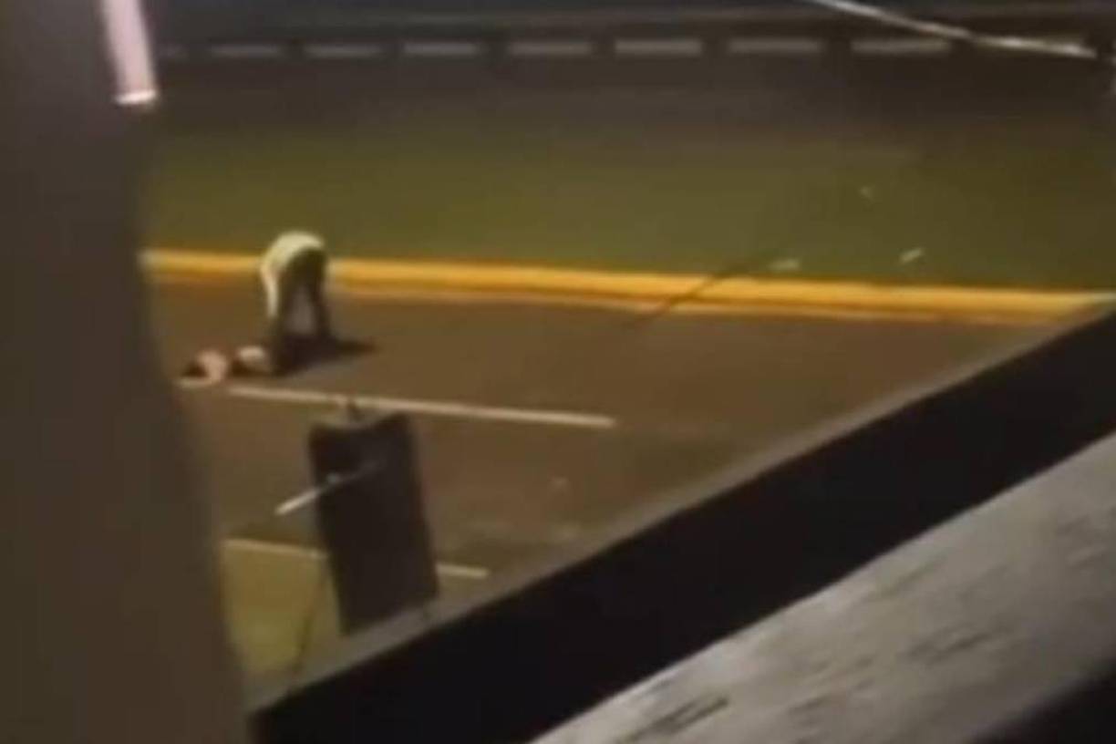 El universitario fue acusado por el delito de maltrato familiar habitual, que tiene una pena de 2 a 4 años de prisión, por los hechos sucedidos el sábado 18 de febrero en horas de la madrugada cuando la pareja estaba en una fiesta en un hotel en la avenida Circunvalación de San Pedro Sula y comenzaron una pelea. La audiencia inicial es este viernes 3 de marzo.