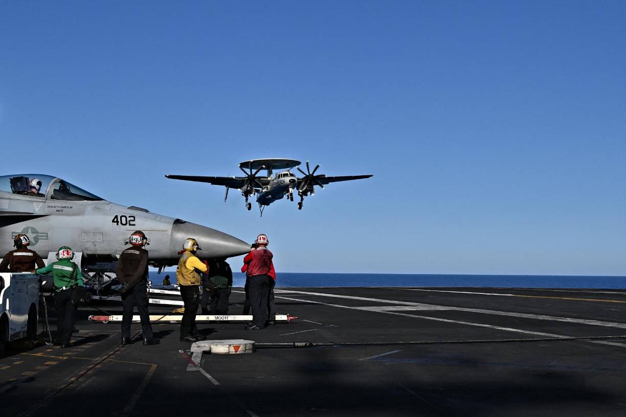 En estas maniobras, las mayores en tiempos recientes, se utilizarán “centenares de unidades de equipo, incluidos vehículos blindados, vehículos de combate de infantería, tanques, barcos, helicópteros y aviones”.
