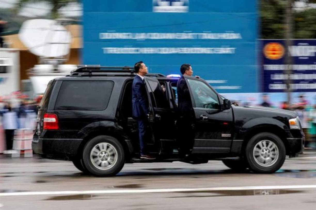 Tras su llegada a Vietnam, Kim recorrió la ciudad de Hanói en una gran caravana compuesta por varios vehículos de seguridad norcoreanos y locales.