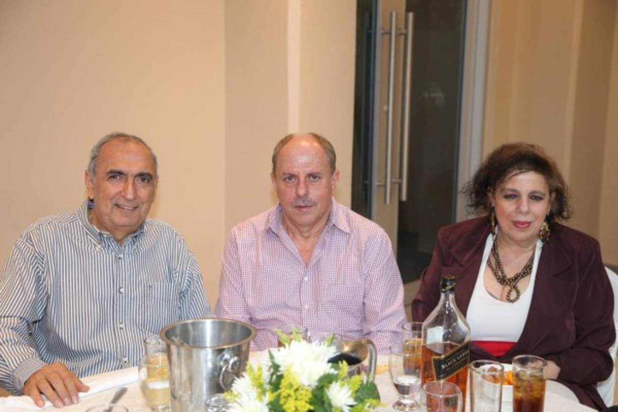 Elías Simón con Gabriel y Carolina Segebre.