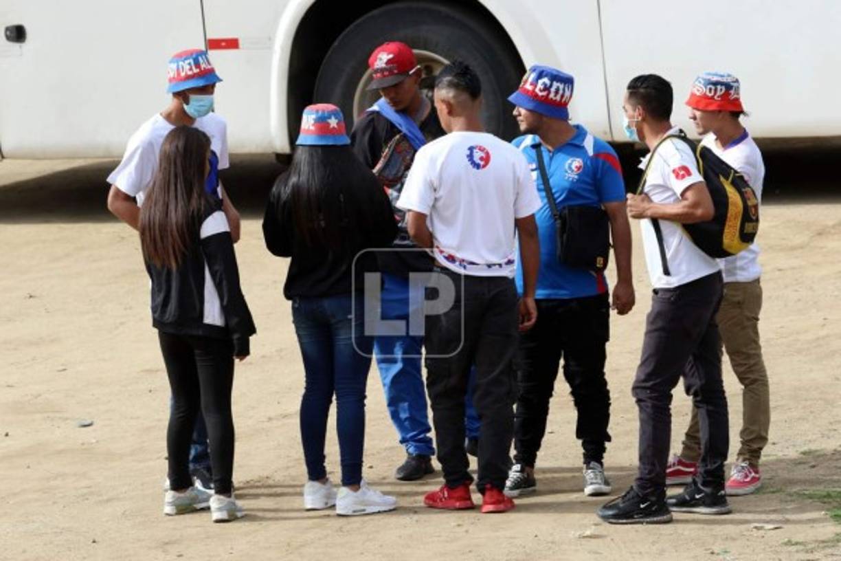 Un buen número de aficionados dio la bienvenida al Olimpia en Danlí.