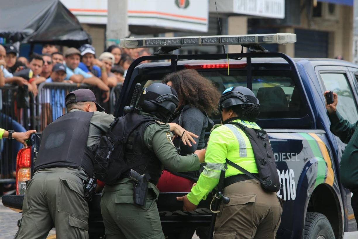 Uno de los venderores fue capturado, pero luego fue puesto en libertad por orden del alcalde Roberto Contreras.