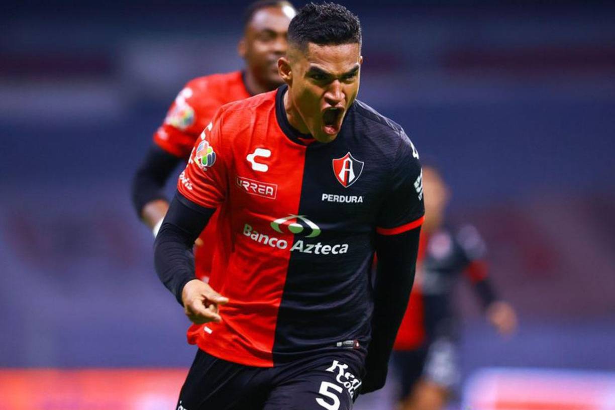 Anderson Santamaría - El defensor peruano tiene un valor en el mercado de 2.3 millones de euros, según Transfermarkt.