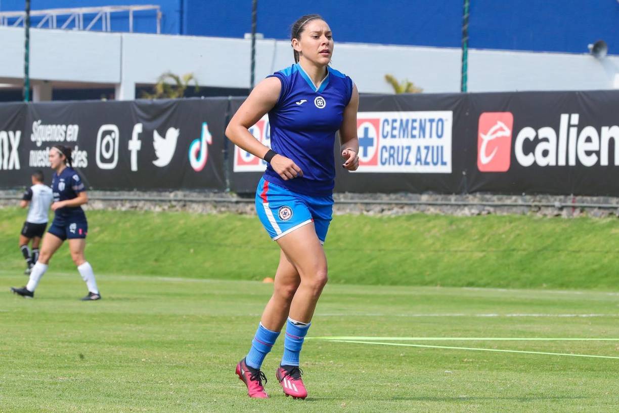 Norma Palafox pasó a jugar con Cruz Azul esta temporada. Ha defendido también las camisetas de Pachuca, Atlas y Chivas de Guadalajara.