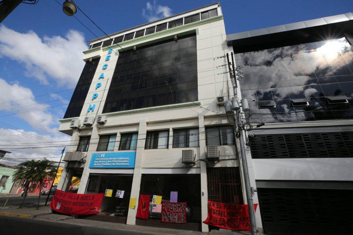 David Montalván, uno de los empleados, menciona que Roque forzó la renuncia de los viceministros al hostigarlos e interferir en sus funciones.