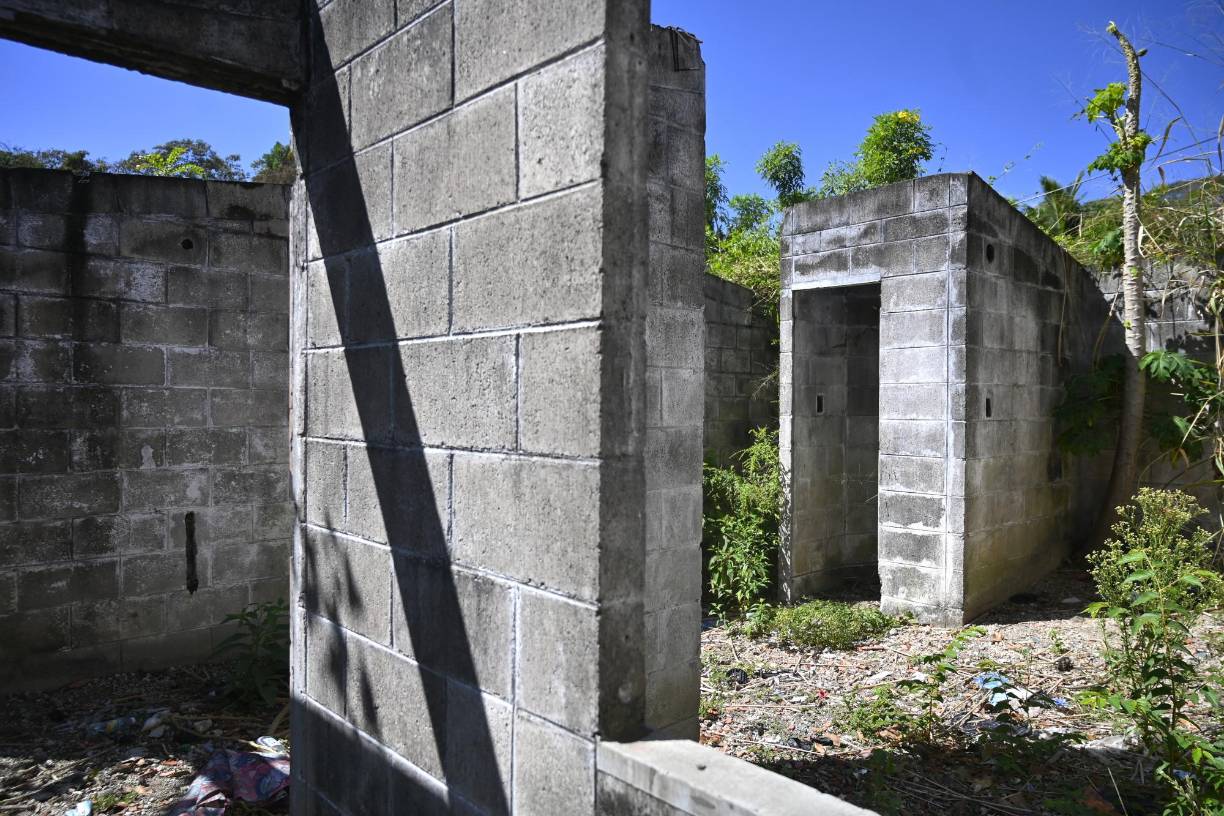 “Ahora ya no existen las fronteras imaginarias de una colonia a otra” y “le estamos poniendo fin al desplazamiento forzado”, asegura la ministra