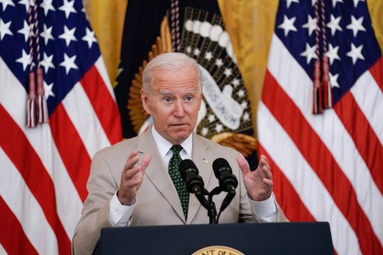 Más de 5,000 usuarios de Twitter se sumaron al debate sobre el tema con la etiqueta #tansuit ('traje beige'), sin que la Casa Blanca confirmara oficialmente ninguna de sus especulaciones.