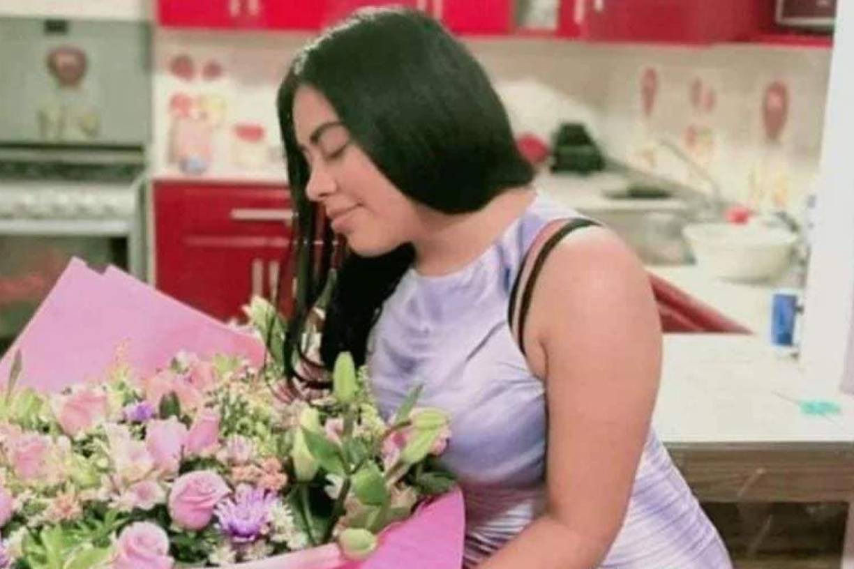 Taracena Jazmin también decidó unas palabras: “Cuando te conocí fue por tu emprendimiento, le hacías de todo, contrate uno de tus servicios, en ese momento los tacos, luego las mesas de dulces, y siempre traías a tus peques, en ese momento eran solo los dos! De ahí nos comenzamos a llevar, hace poco nos echamos un chismecito de mina”.