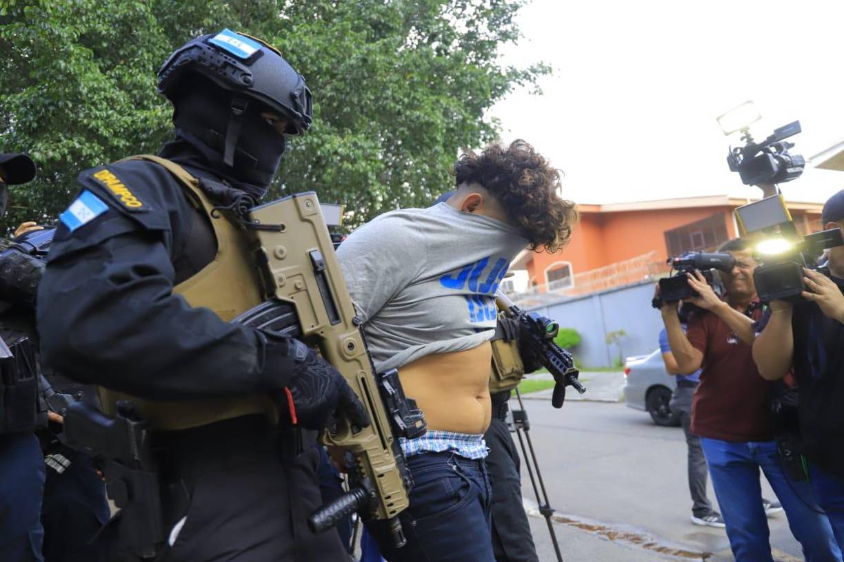 A raíz de la masacre, la presidenta de Honduras, Xiomara Castro, decretó un día después un “toque de queda especial” de las 23.00 a las 04.00 hora local en los municipios de Choloma y San Pedro Sula.