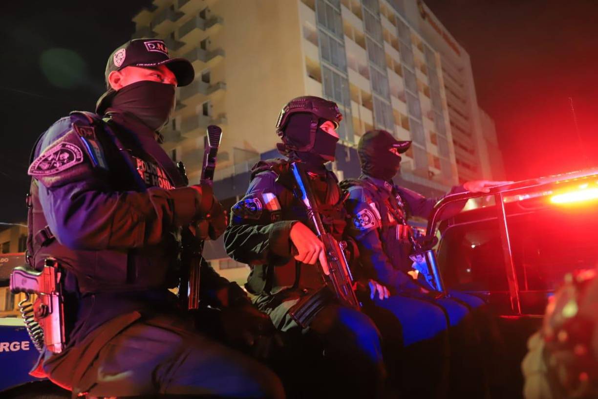 Enfatizó en que todo aquel vehículo de emergencia, todo lo que es la economía, el aparato productor, el acarreo de combustible, el transporte de carga no tienen ningún problema en cuanto a la circulación.