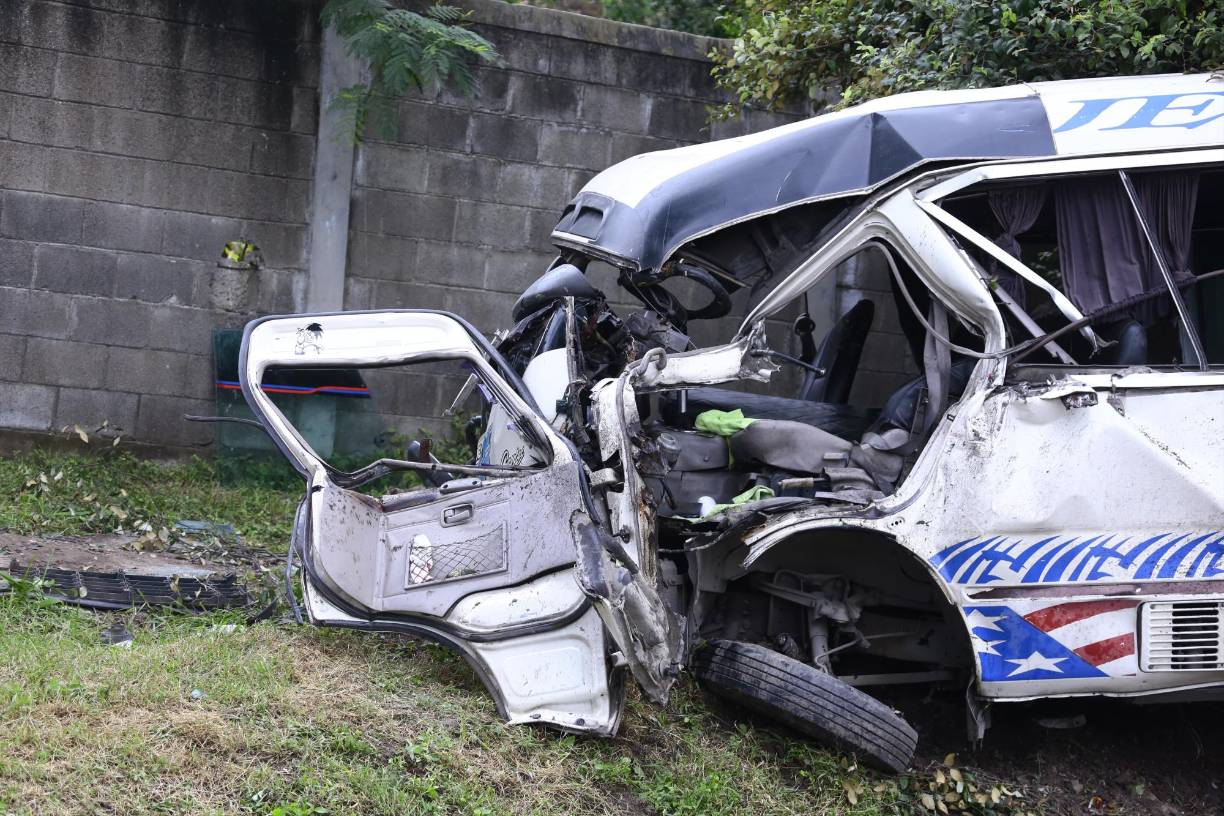Imágenes del accidente de un bus con pasajeros en Choloma