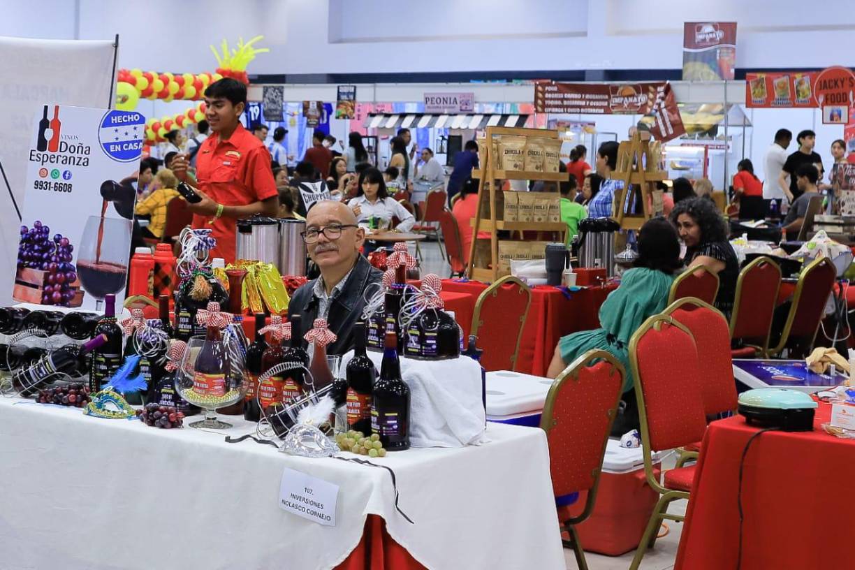 En Expocentro ha habido espacio para los emprededor en el Bazar del Sábado.