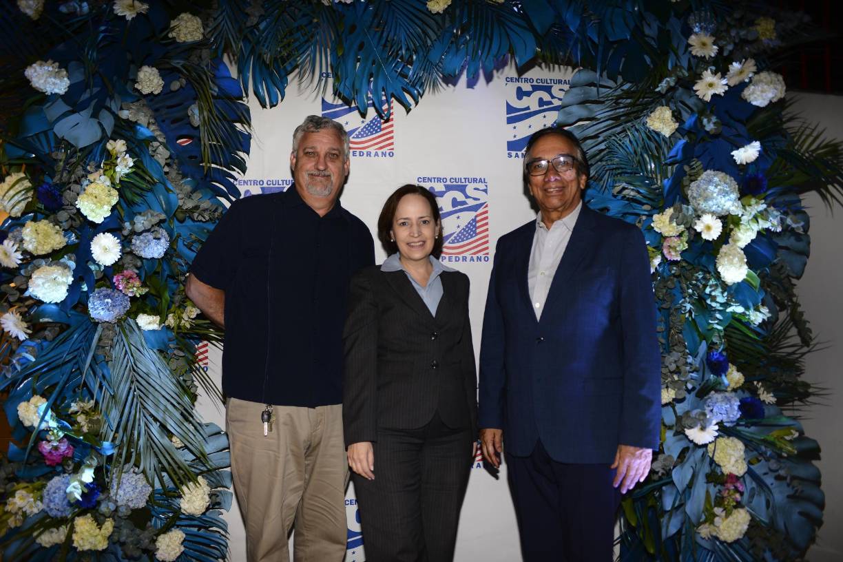 David Lardizábal, Alexa Foglia y Victor M. Rodríguez