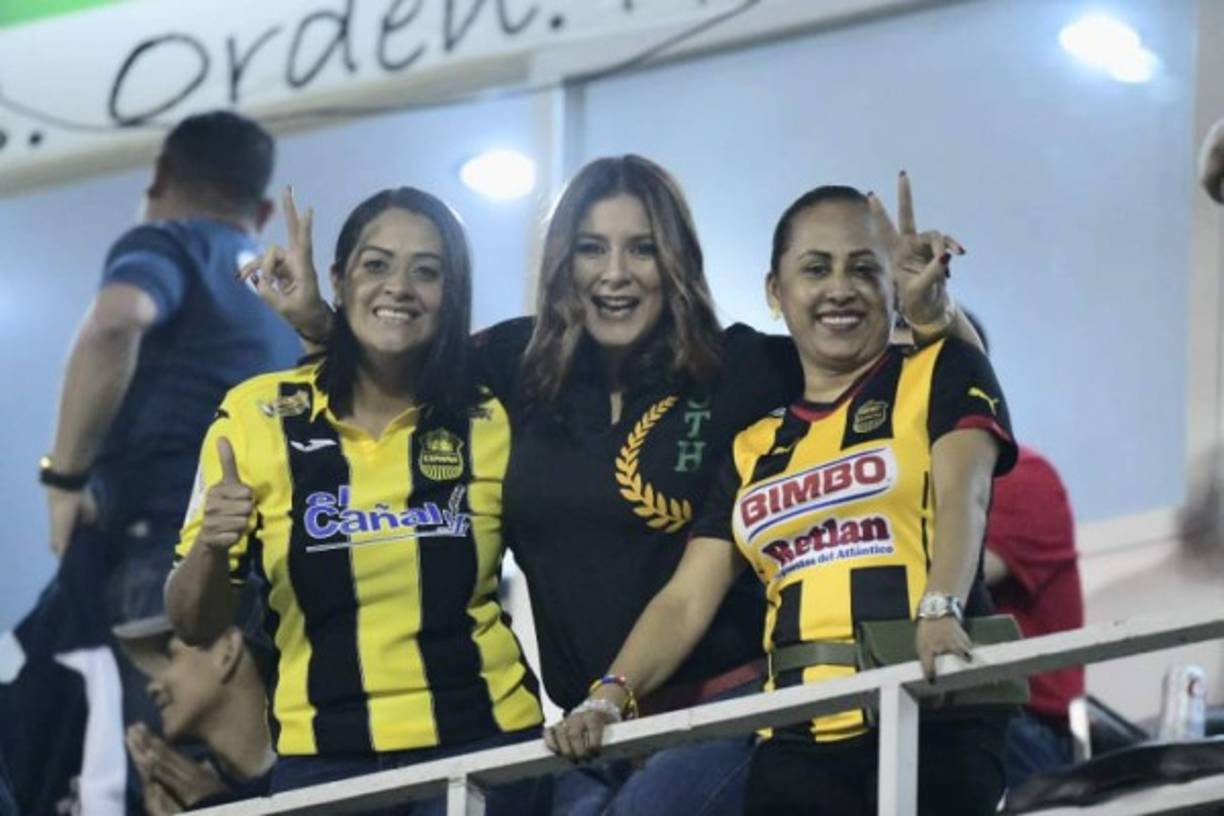 Un gran ambiente se vivió en el estadio sampedrano.