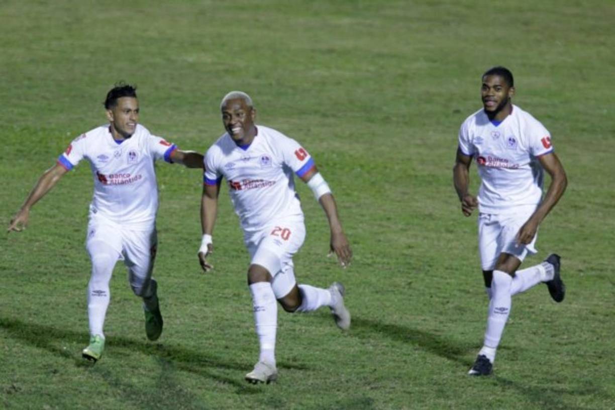 Deiby Flores se lució con un golazo tremendo de larga distancia para el 2-0 del Olimpia. Su cara de felicidad lo dice todo.