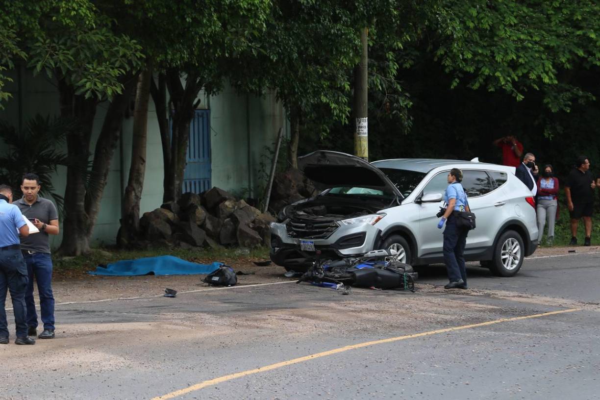 La víctima, cuya identidad aún se desconoce, chocó de frente contra una camioneta Ford Escape.