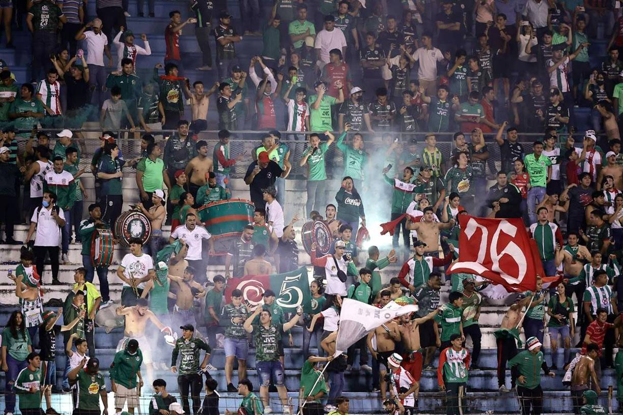 La afición del Marathón disfrutó con la remontada de su equipo para llevarse el derbi sampedrano.