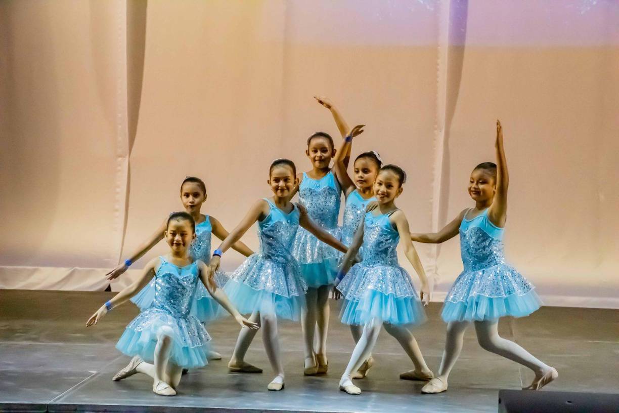 Cortés Arts Academy destacó con su linda presentación