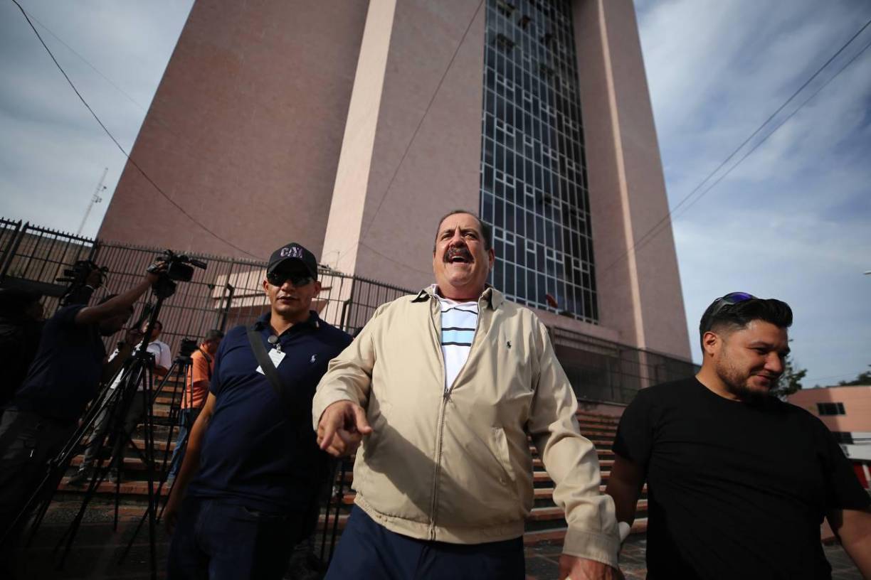 El diputado indicó que se presentó de manera voluntaria ante el Ministerio Público después de que el fiscal general de Honduras, Johel Zelaya, dijo el 7 de agosto que al menos 36 personas mencionadas en el juicio contra el expresidente Juan Orlando Hernández (2014-2022), quien fue condenado a 45 años de cárcel por narcotráfico y uso de armas, serían citados a declarar.