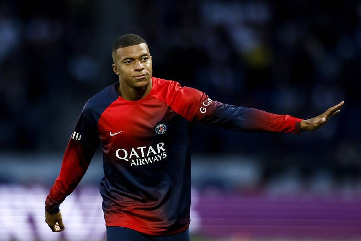 La situación entre Mbappé y el PSG parece se ha calmado, sin embargo, desde Francia apuntan que todo eso puede cambiar, debido al posible adiós de Luis Campos, uno de los máximos valedores del francés en el club.