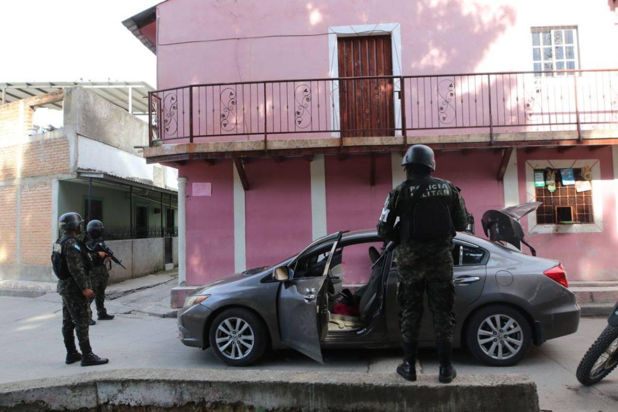 Retienen a los conductores y registran los vehículos.
