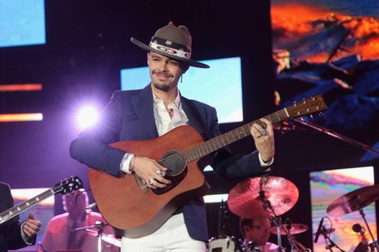 El dueto brilló cantado este éxito del brasileño.