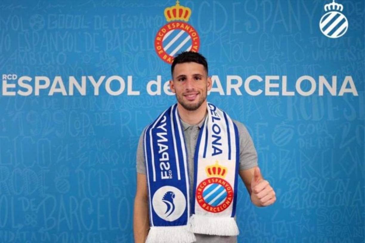 El Espanyol ha presentado al delantero argentino Jonathan Calleri como su nuevo refuerzo. Llega cedido por un año con opción de compra a final de temporada de 25 millones de euros.