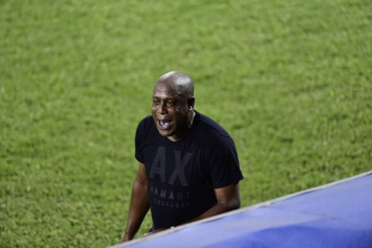 Medford estuvo muy molesto en la orilla del campo por la derrota del Real España.