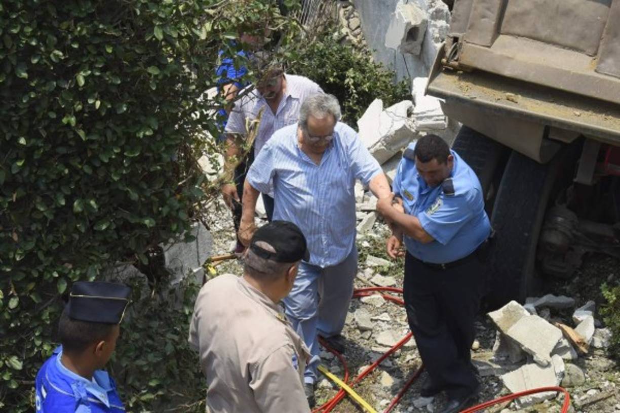 José Antonio Fernández Guzmán, exalcalde de San Pedro Sula, salió caminando de su oficina.