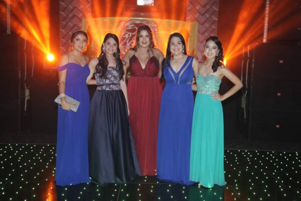Betsy Rodríguez, Rachelle Paz, Valerie Sarmiento, Leonela López y Elena Laínez.