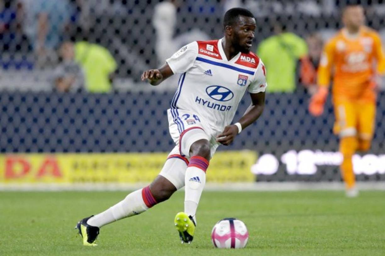 Tanguy Ndombele - El medio centro del Olympique de Lyon es una opción a los fichajes del club italiano.