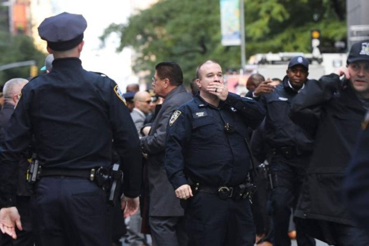NEW YORK, NY - OCTOBER 24: Police gather outside the Time Warner Center after an explosive device was sent to the CNN offices this morning on October 24, 2018 in New York City. The Secret Service said it intercepted an explosive device sent to the Obamas and a similar one sent to former Secretary of State Hillary Clinton and former President Bill Clinton. Another similar explosive device was sent to billionaire philanthropist George Soros on Monday. Spencer Platt/Getty Images/AFP