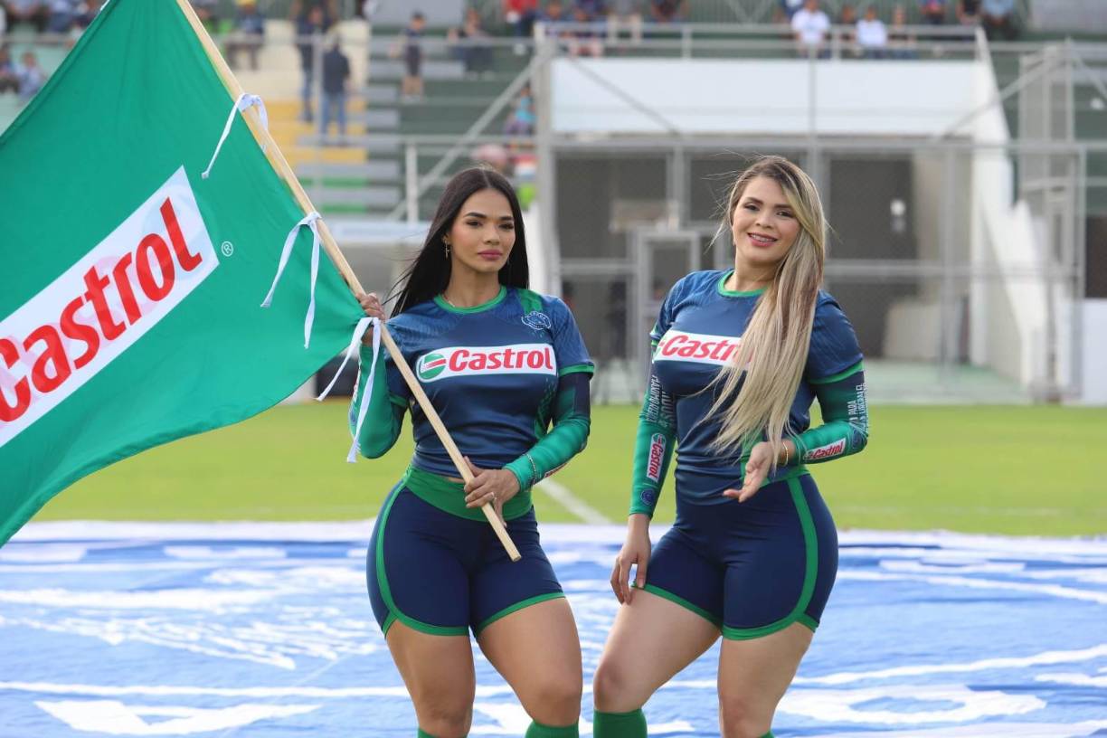 Estas dos bellas edecanes se robaron los suspiros en Comayagua en el duelo Motagua vs Vida. 