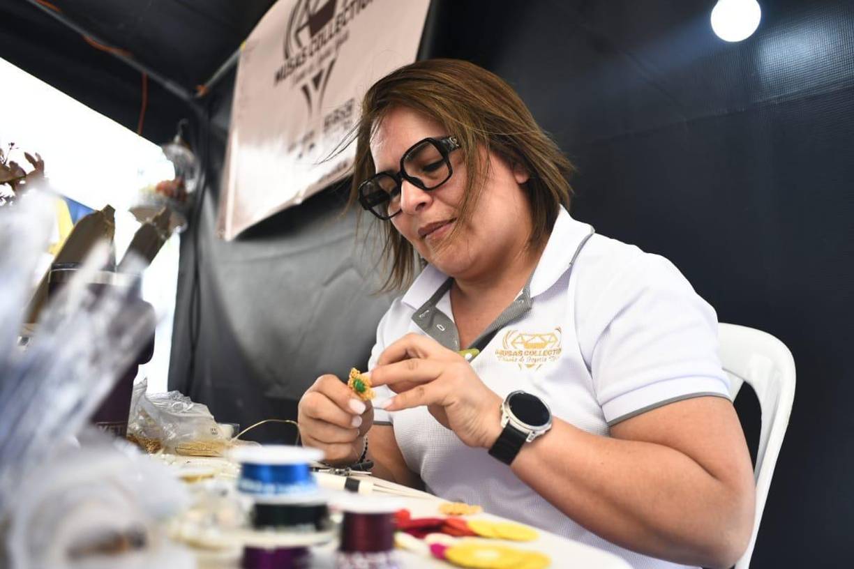 Los artesanos señalan que este festival ha hecho crecer sus negocios porque los visitan nacionales y extranjeros.