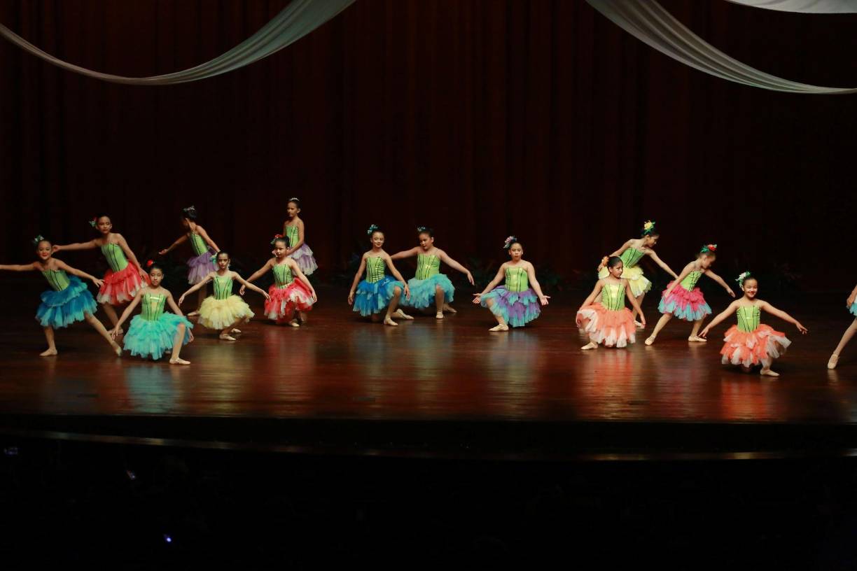 El Centro Contemporáneo de Danza fue fundado en 1997 y tiene el aval de la Royal Academy of Dance, de Londres, Inglaterra. 