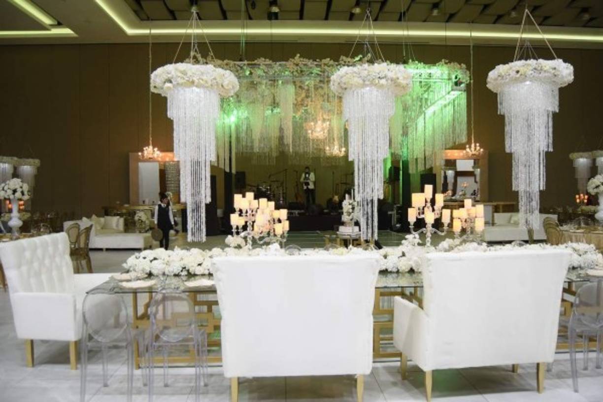 Fastuosos Diferentes ambientes, desde mesas redondas hasta imperiales, así como áreas modernas.