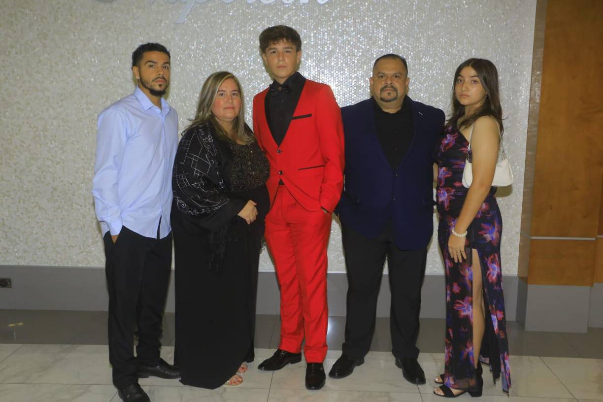 Escuela Santa María del Valle celebra su “Grad Night 2023”