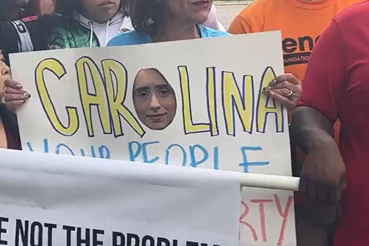 DeSantis, que va segundo en las encuestas pero muy por detrás de su antiguo padrino político, el expresidente Donald Trump (2017-2021), ha dejado claro en sus primeras entrevistas como candidato que va a hacer de la inmigración el caballo de batalla de su campaña.